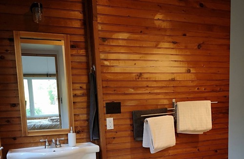 Brock Cabaña | Cozy Cottage With Stunning Sunsets & Sandy Shallow Water to Swim and Play