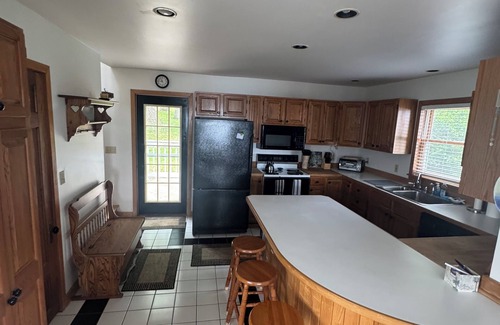 Poplar Ridge Cabaña | Cozy Cottage with Private Dock