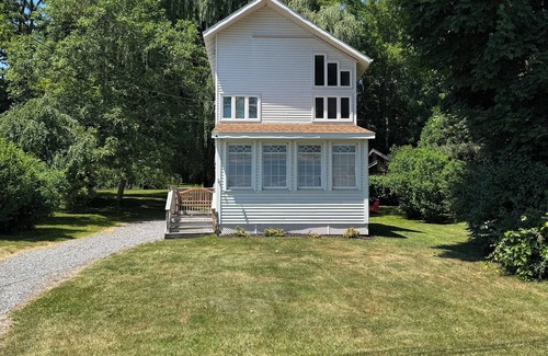 Poplar Ridge Cabaña | Cozy Cottage with Private Dock