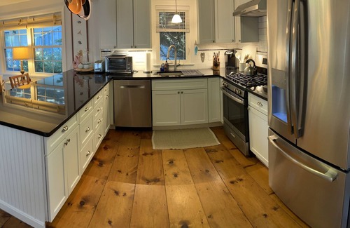 Hampton Casa | Cozy Cottage Within Walking Distance to Beach