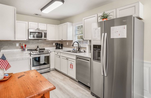 Beaufort Casa | Cozy Cottage + Yard, Near Downtown, Parks & Trails, 15 min to Parris Island
