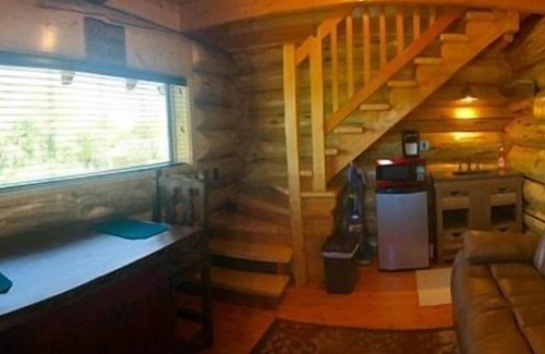 Marble Falls Cabina | Eficiencia Log Cabin loft dormitorio-king cama / baño. Planta baja-living / comedor
