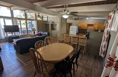 Falcon Lake Cabina | Cozy Cottonwood Cabin at Falcon Lake –Walk to Beach, Shops, Activities & Trails!