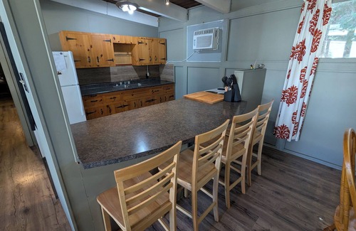 Falcon Lake Cabina | Cozy Cottonwood Cabin at Falcon Lake –Walk to Beach, Shops, Activities & Trails!