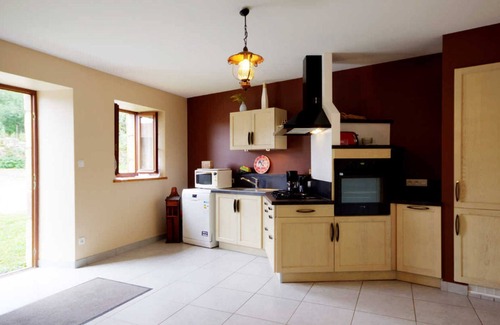 Saint-Nizier-de-Fornas Cabaña | Casa rústica de 143m² con jardín en Monts du Forez, ideal para familias y grupos, cerca de Saint-Etienne