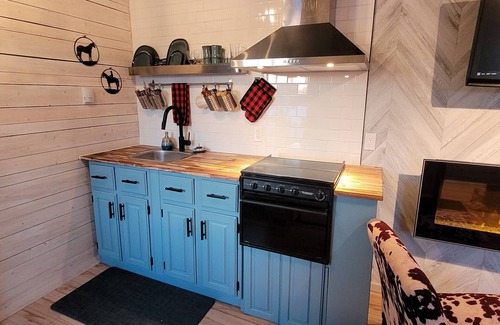 Rocky Mountain House Cabina | Cozy Country Escape: Pet-Friendly Cabin with Ski & Snowshoe Trails