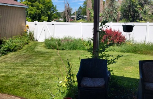 Scottsbluff Casa | Cozy country 3 bedroom 2 full baths fenced back yard animals welcome
