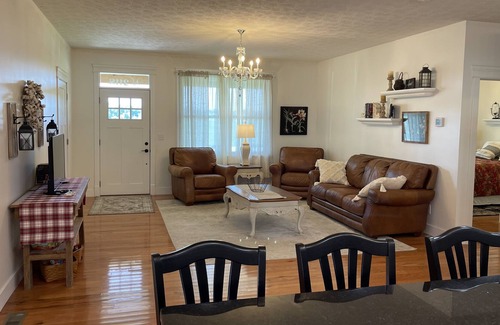Rockfield Casa | Cozy country bungalow close to Purdue University, State Park, and Lakes