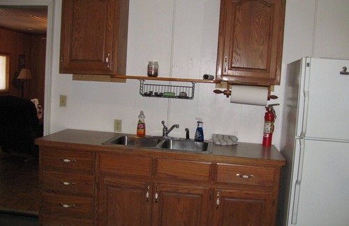 Greenfield Casa | Cozy Country Cabin! 1 mile from Lake and beach area!