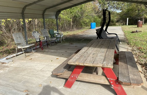 Greenfield Casa | Cozy Country Cabin! 1 mile from Lake and beach area!