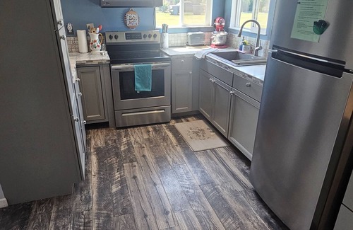 Turlock Otro | Cozy Country Cottage- a farm experience, yet close to town