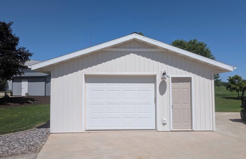 Forest Junction Casa | Cozy Country Cottage nestled 17 miles from iconic Lambeau Field, come unwind.