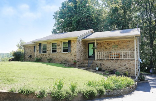 Culleoka Cabaña | Cozy Country Cottage