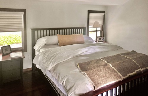 Saanich Otro | Cozy Country Farmhouse