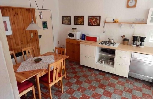 Alaigne Casa | Acogedora casa de campo recientemente renovada con un acogedor patio y un jardín con sombra