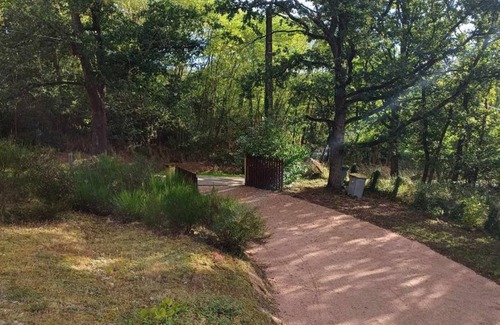 Jenzat Cabaña | Acogedor refugio rural con terraza y jardín