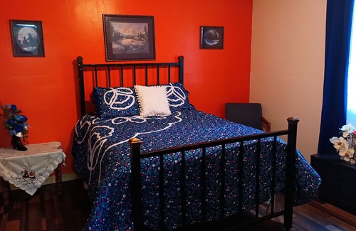 Kingston Otro | Cozy Country Rustic Retreat! Relax or enjoy the Great Outdoors!