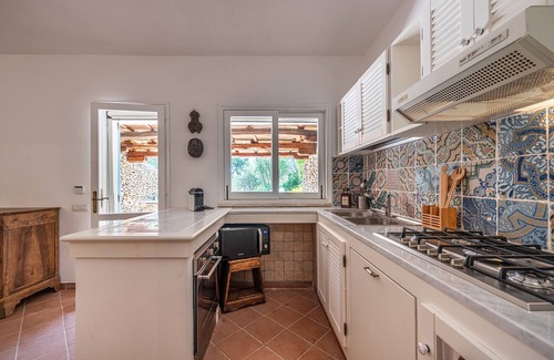Solanas Casa | Cozy country villa set in a large garden