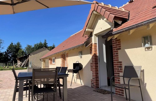 Thiel-sur-Acolin Cabaña | Casa de Campo con Encanto, Terraza Privativa, Cerca de Le Pal