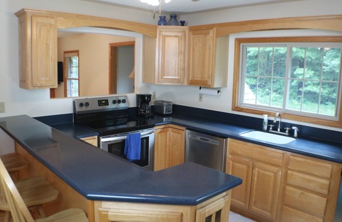 Paris Casa | Cozy Countryside Stone House & Pub with 20 acres of outdoor fun!