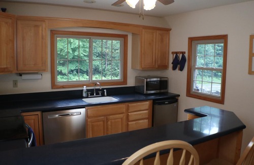 Paris Casa | Cozy Countryside Stone House & Pub with 20 acres of outdoor fun!