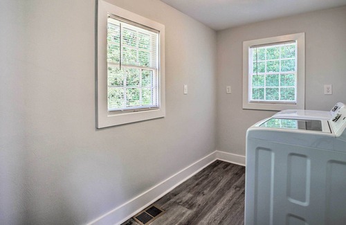 Atlanta Cabaña | Cozy Couple's Cottage ~ 5 Miles to Downtown!