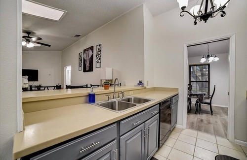 Universal City Casa | Cozy Couple's Olympia Spa & Resort