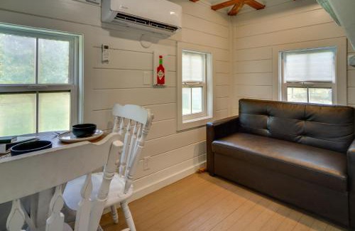 Iberia Parish Apartamento | Cozy Couples Retreat with Porch on Bayou Teche!