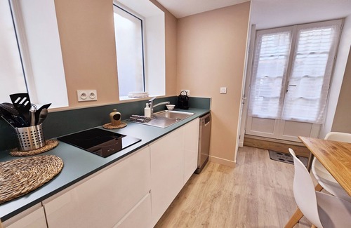 L'Isle-d'Espagnac Casa | Granero-Baño con ducha-Vista al patio