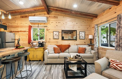 Camdenton Cabina | Cozy Cove Cabin – The Perfect Ozark Retreat!