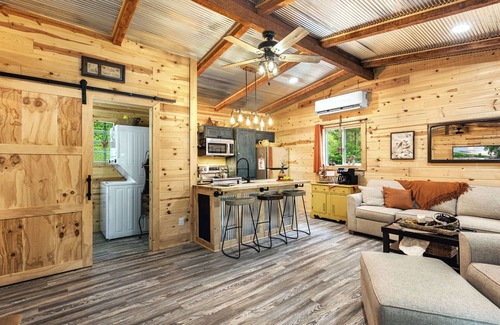 Camdenton Cabina | Cozy Cove Cabin – The Perfect Ozark Retreat!