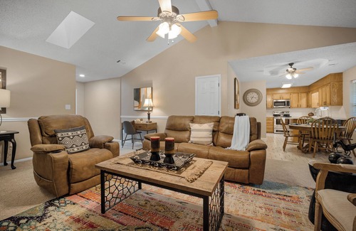 Van Buren Casa | Cozy Cove-Cute 3BR in Town