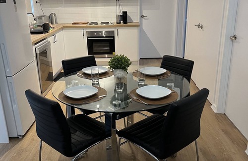 Cowes Casa | Cozy Cowes Escape - 4 bedroom/sleeps 8 *1 extra free night with every booking.*