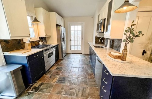 Roselawn Finance Casa | Cozy Craftsman | East Hyde Park