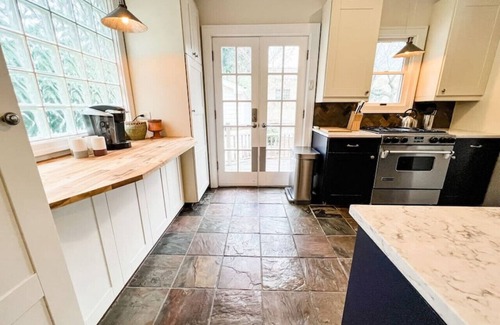 Roselawn Finance Casa | Cozy Craftsman | East Hyde Park