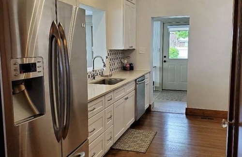 Culver Casa | Cozy Craftsman home located downtown Culver