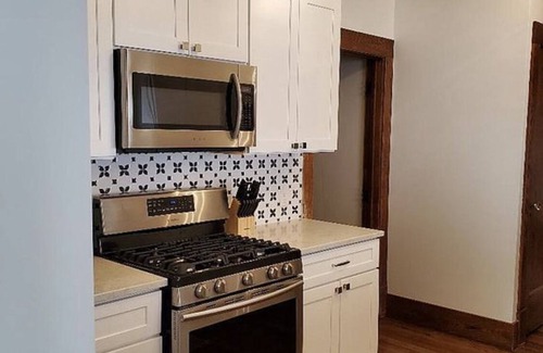 Culver Casa | Cozy Craftsman home located downtown Culver