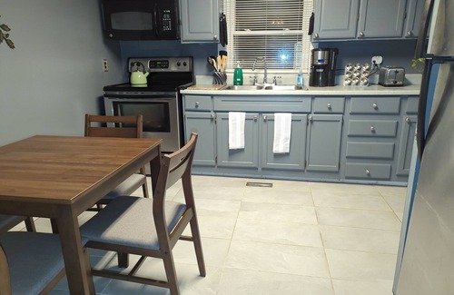 Naples Cabaña | Cozy Creek Cottage, situated between the beautiful rolling hills of Italy, NY