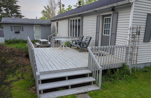Naples Cabaña | Cozy Creek Cottage, situated between the beautiful rolling hills of Italy, NY