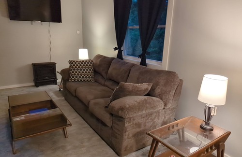 Naples Cabaña | Cozy Creek Cottage, situated between the beautiful rolling hills of Italy, NY