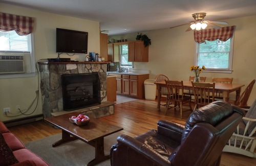 Maggie Valley Cabaña | Cozy Creek Cottages