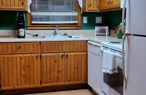 Maggie Valley Cabaña | Cozy Creek Cottages
