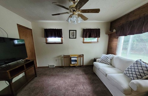 Wheeling Casa | Cozy creekfront home. Mins to Hosptial, parks, Oglebay, Casino and waterfront!