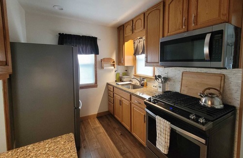 Wheeling Casa | Cozy creekfront home. Mins to Hosptial, parks, Oglebay, Casino and waterfront!