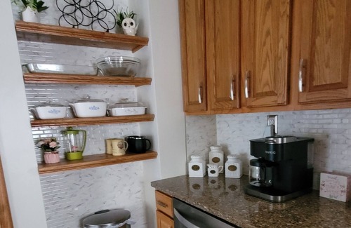 Wheeling Casa | Cozy creekfront home. Mins to Hosptial, parks, Oglebay, Casino and waterfront!