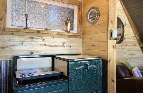Blue River Casa | Cozy Creekside Cabin on 1.5 acres minute to Breckenridge