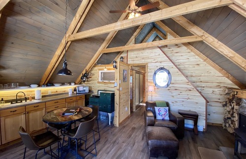 Blue River Casa | Cozy Creekside Cabin on 1.5 acres minute to Breckenridge