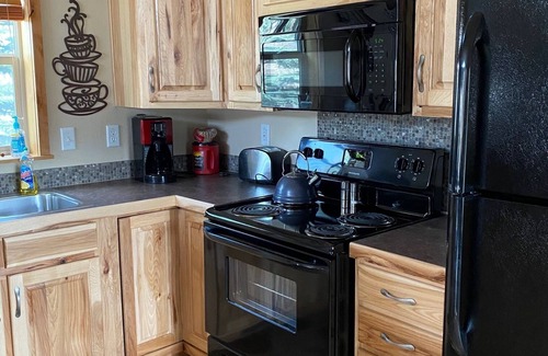 Red Lodge Cabina | Cozy Creekside Cabin
