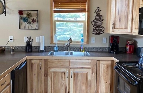 Red Lodge Cabina | Cozy Creekside Cabin