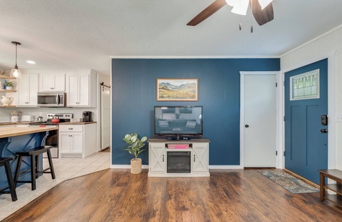 Upper Peachtree Cabaña | Cozy Creekside Cottage near Folk School, Murphy, and Hayesville